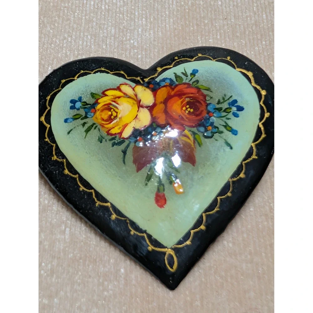 Vintage‎ Russian Hand Painted Lacquer Heart Floral Brooch Pin Black 2in
